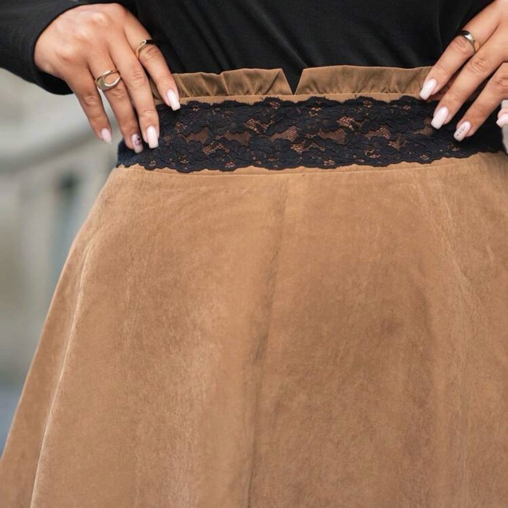 Versatile A-Line Midi Skirt in Camel Brown - Picture 6 of 7
